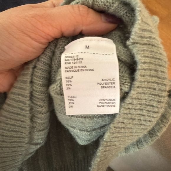 SAGE GREEN WOMEN’S RIBBED KNIT SWEATER SIZE MEDIUM - Picture 4 of 4